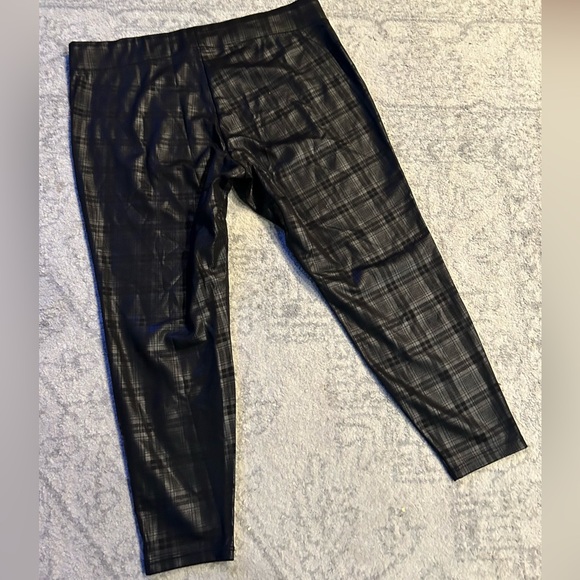 NWT Shiny Black Leggings HUE sz 3X PLUS Plaid Pull On Dressy Pants - Picture 10 of 10
